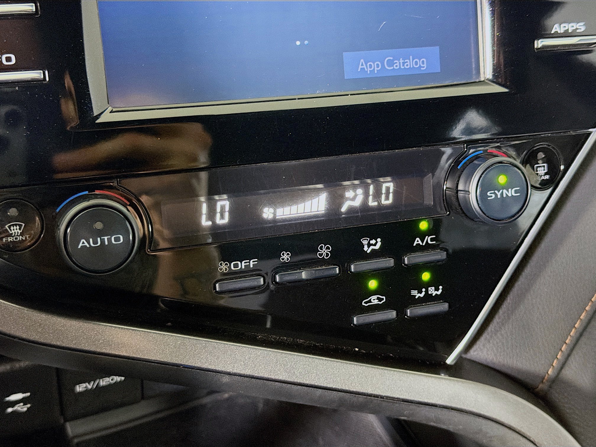 Used 2018 Toyota Camry LE FWD image 23