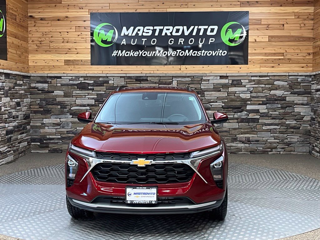 Used 2024 Chevrolet Trax LT w/ Driver Confidence Package FWD image 4
