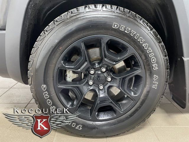 Used 2022 Jeep Cherokee Trailhawk w/ Trailer Tow Group AWD/4WD image 7