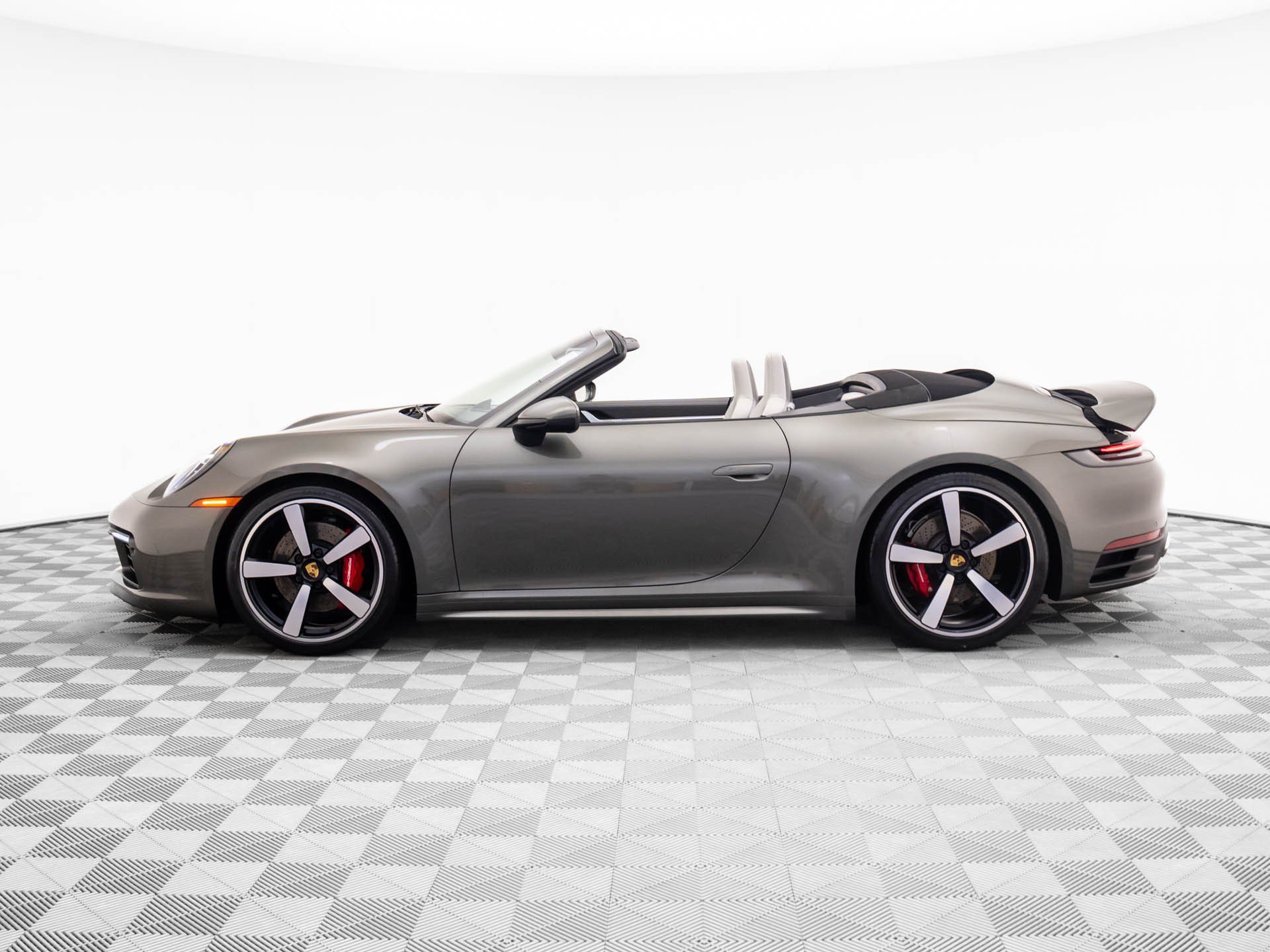 Certified 2020 Porsche 911 Carrera 4S AWD/4WD image 2