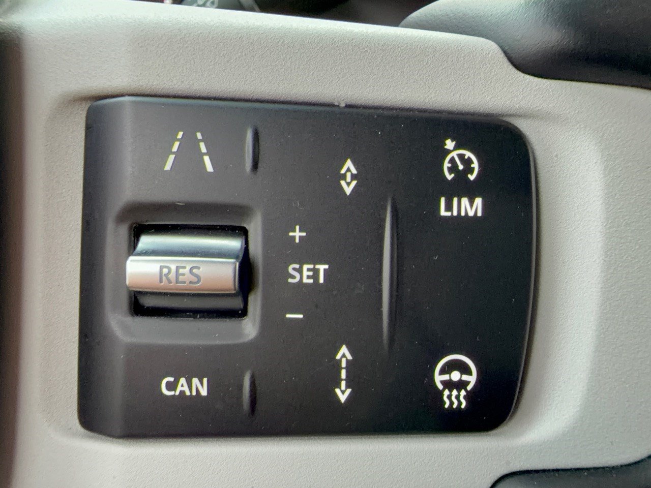 Used 2025 Land Rover Defender 110 X-Dynamic SE AWD/4WD image 19