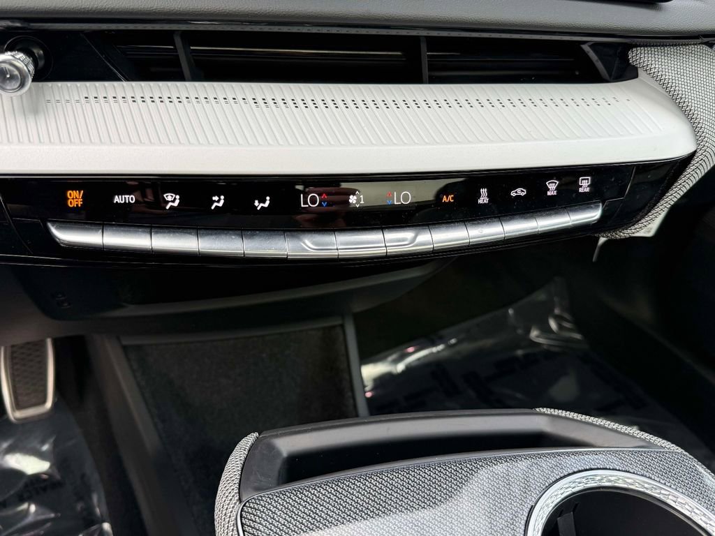 Used 2025 Cadillac Optiq Luxury 2 w/ LPO, Floor Liner Package AWD/4WD image 25