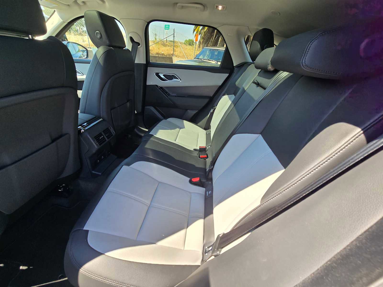 Certified 2025 Land Rover Range Rover Velar Dynamic SE AWD/4WD image 18