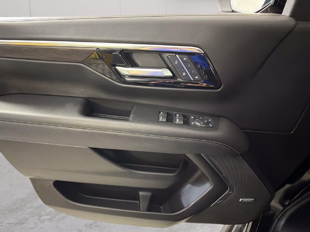 Used 2026 Chevrolet Suburban Premier AWD/4WD image 27