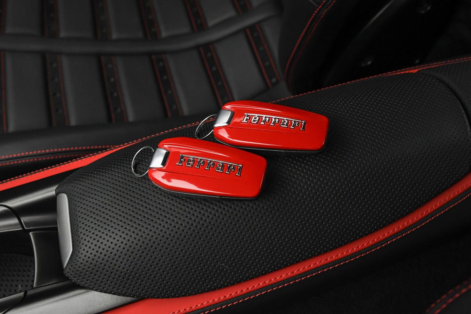 Used 2018 Ferrari 812 Superfast RWD image 39