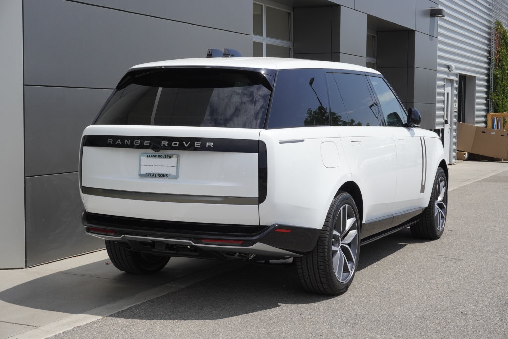 New 2026 Land Rover Range Rover Long Wheelbase SE AWD/4WD image 2