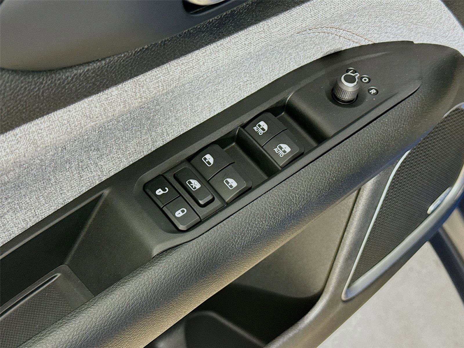 Used 2023 Jeep Compass Latitude w/ Sun and Sound Group image 21