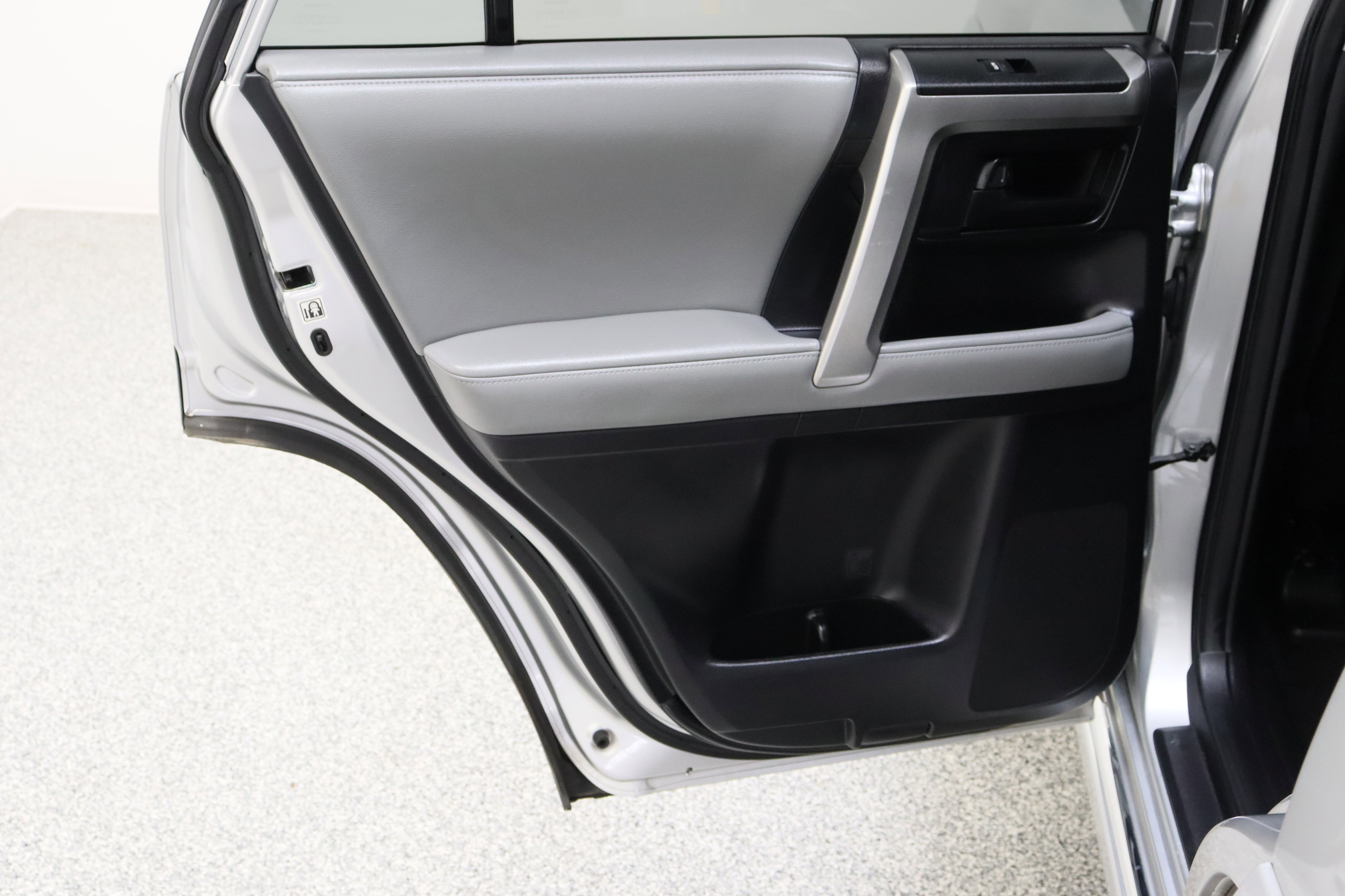 Used 2013 Toyota 4Runner SR5 image 22