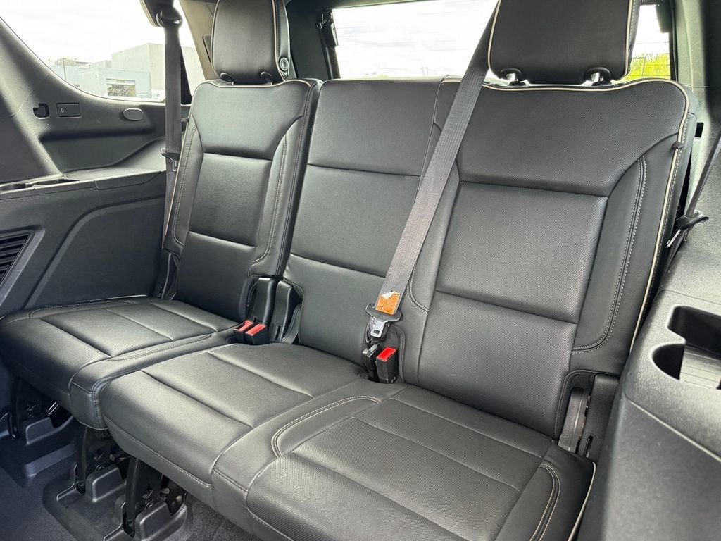 Used 2021 Chevrolet Tahoe Premier w/ Premium Package AWD/4WD image 9