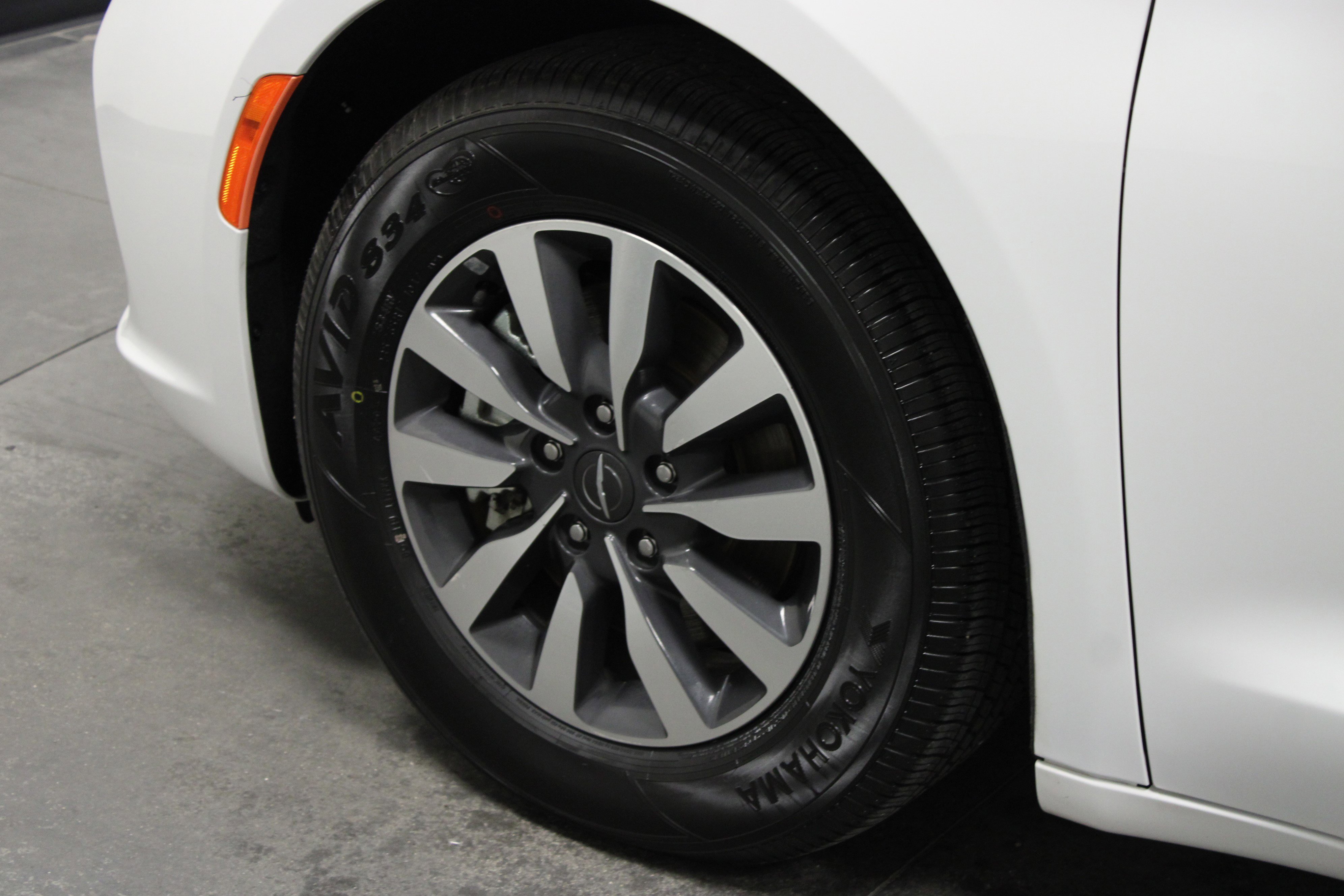 Used 2024 Chrysler Pacifica Select FWD image 10