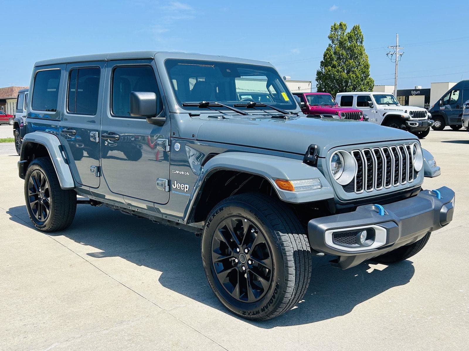 Used 2024 Jeep Wrangler Unlimited Sahara w/ Safety Group AWD/4WD image 2