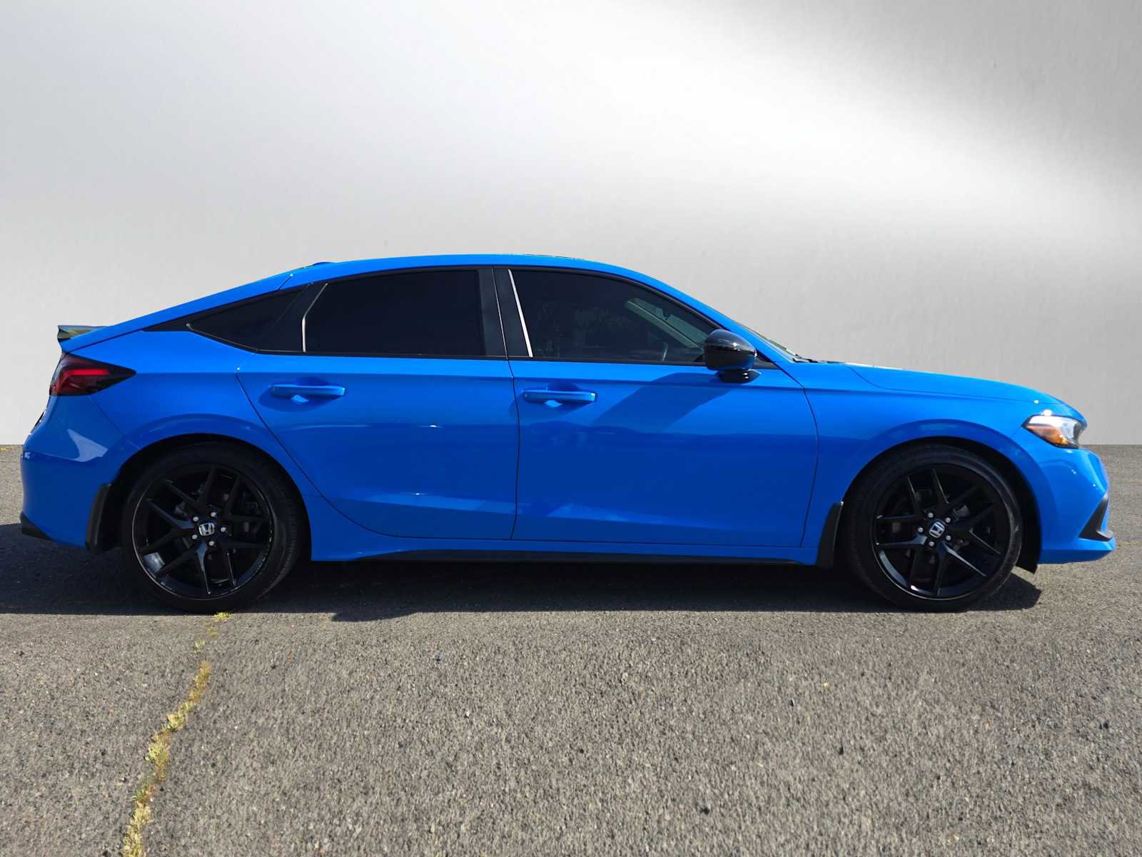 Used 2023 Honda Civic Sport image 2