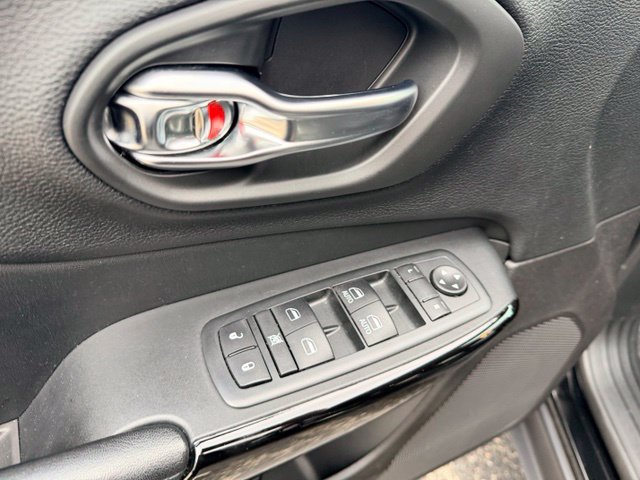 Used 2020 Jeep Cherokee Latitude Plus AWD/4WD image 25