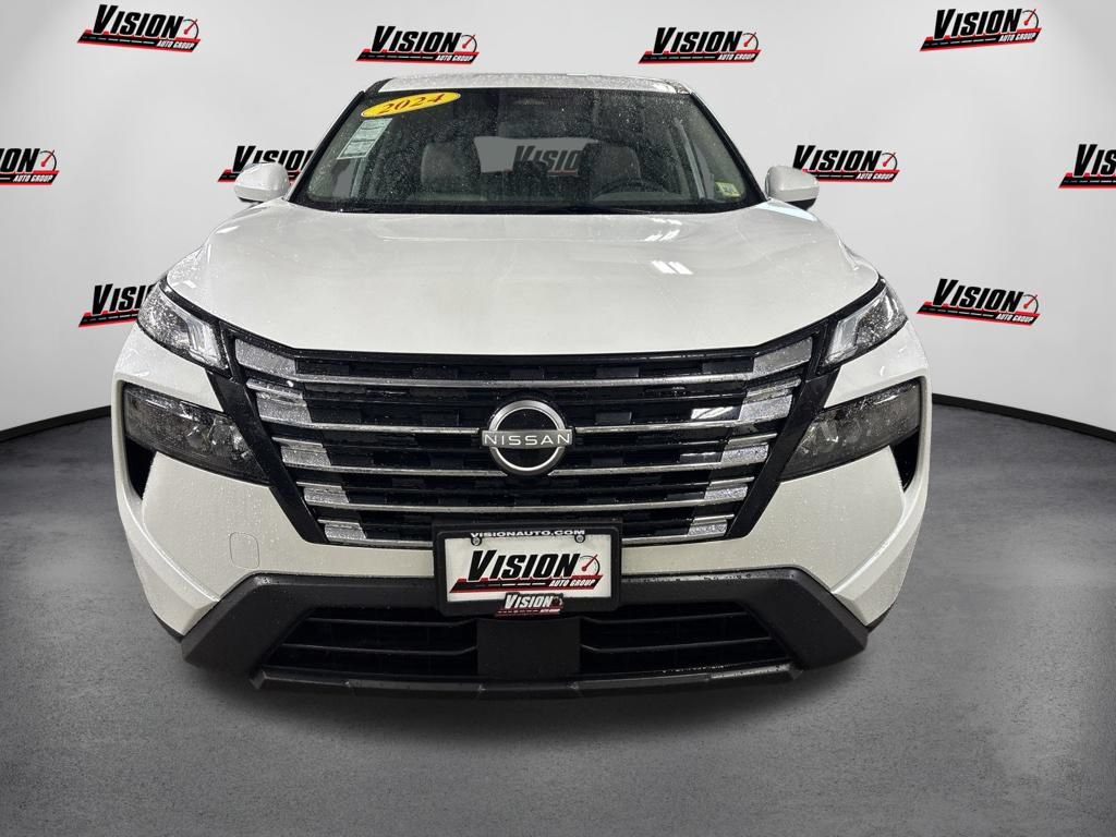 Used 2024 Nissan Rogue SV AWD/4WD image 2