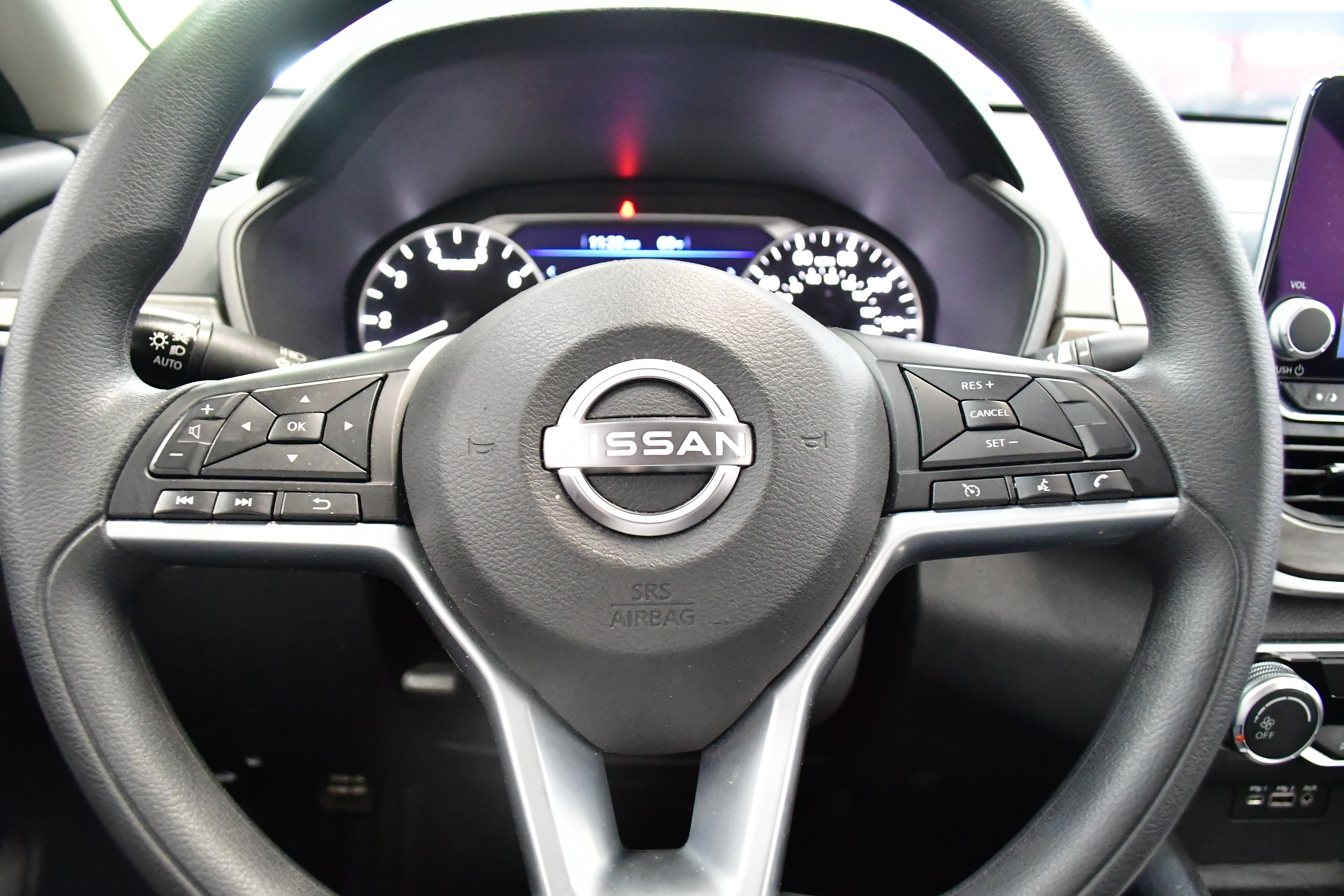 Used 2025 Nissan Altima 2.5 SV FWD image 18