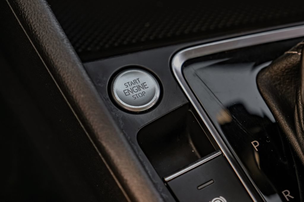 Used 2019 Volkswagen Jetta R-Line FWD image 20
