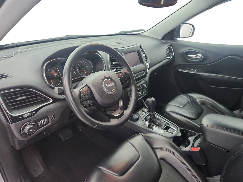 Used 2019 Jeep Cherokee Latitude Plus image 10