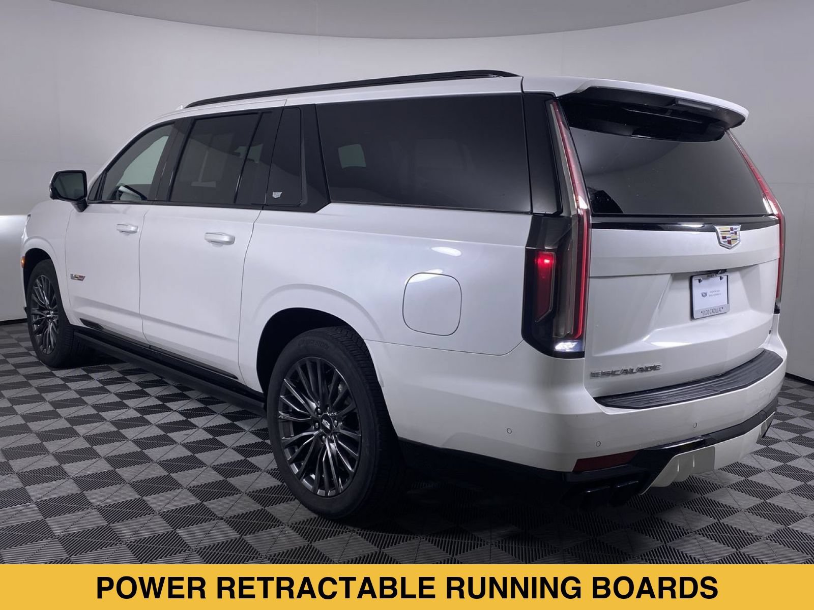 Certified 2023 Cadillac Escalade ESV V AWD/4WD image 21