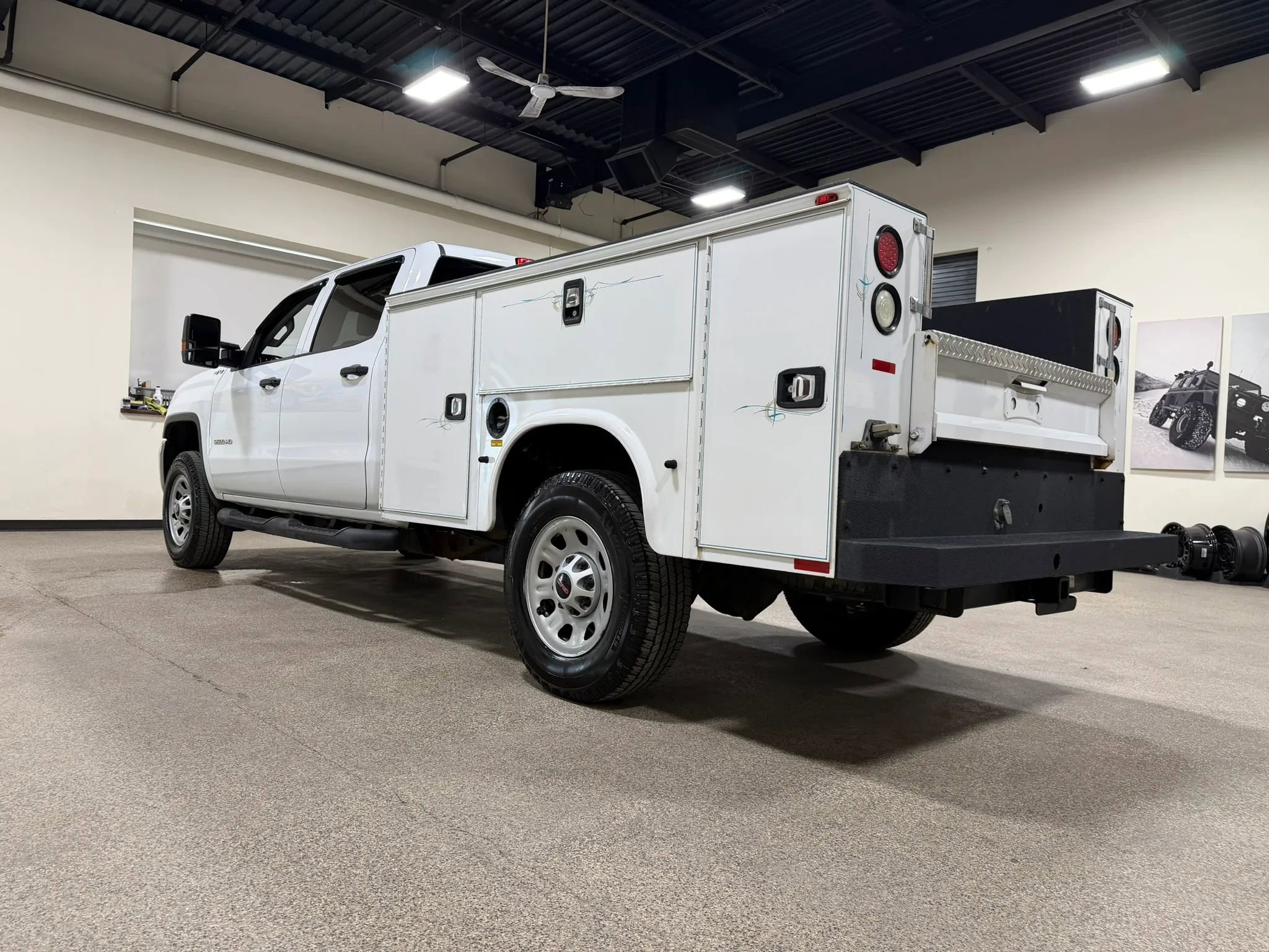 Used 2017 GMC Sierra 3500 4x4 Crew Cab w/ Snow Plow Prep Package image 7