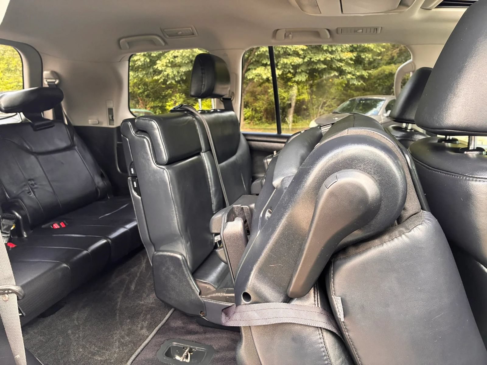 Used 2011 Lexus LX 570 4WD w/ Luxury Pkg image 45