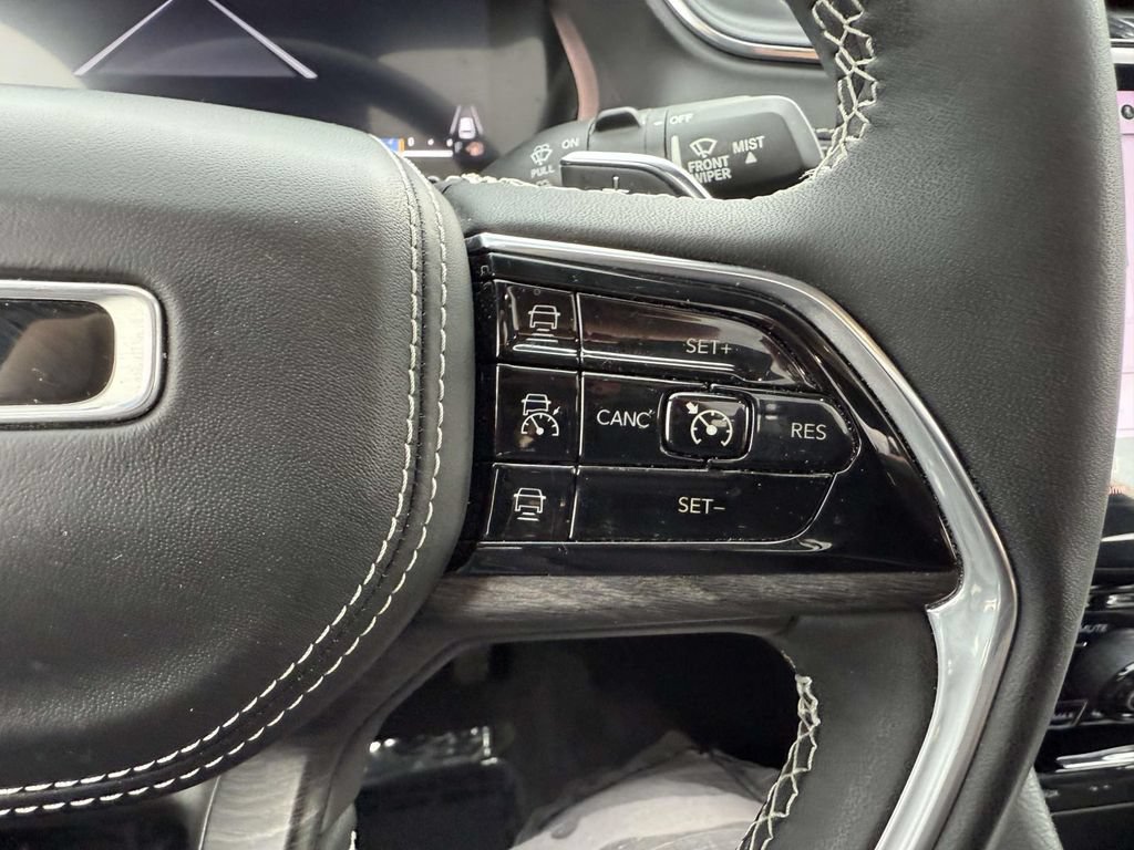 Certified 2023 Jeep Grand Cherokee Overland AWD/4WD image 23
