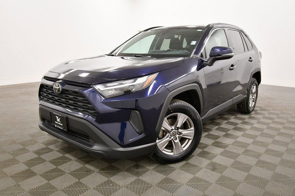 Used 2022 Toyota RAV4 XLE AWD/4WD image 2
