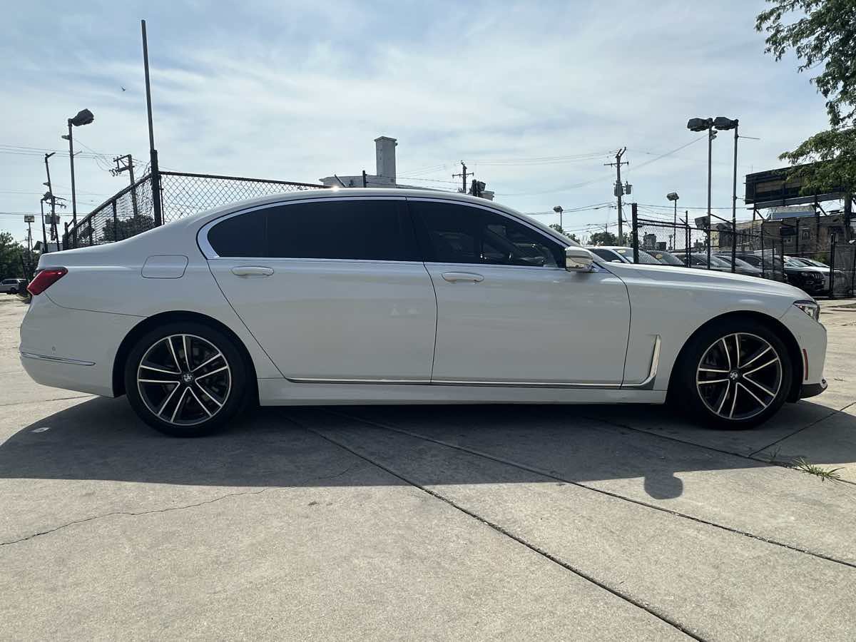 Used 2020 BMW 750i xDrive w/ Executive Package AWD/4WD image 4