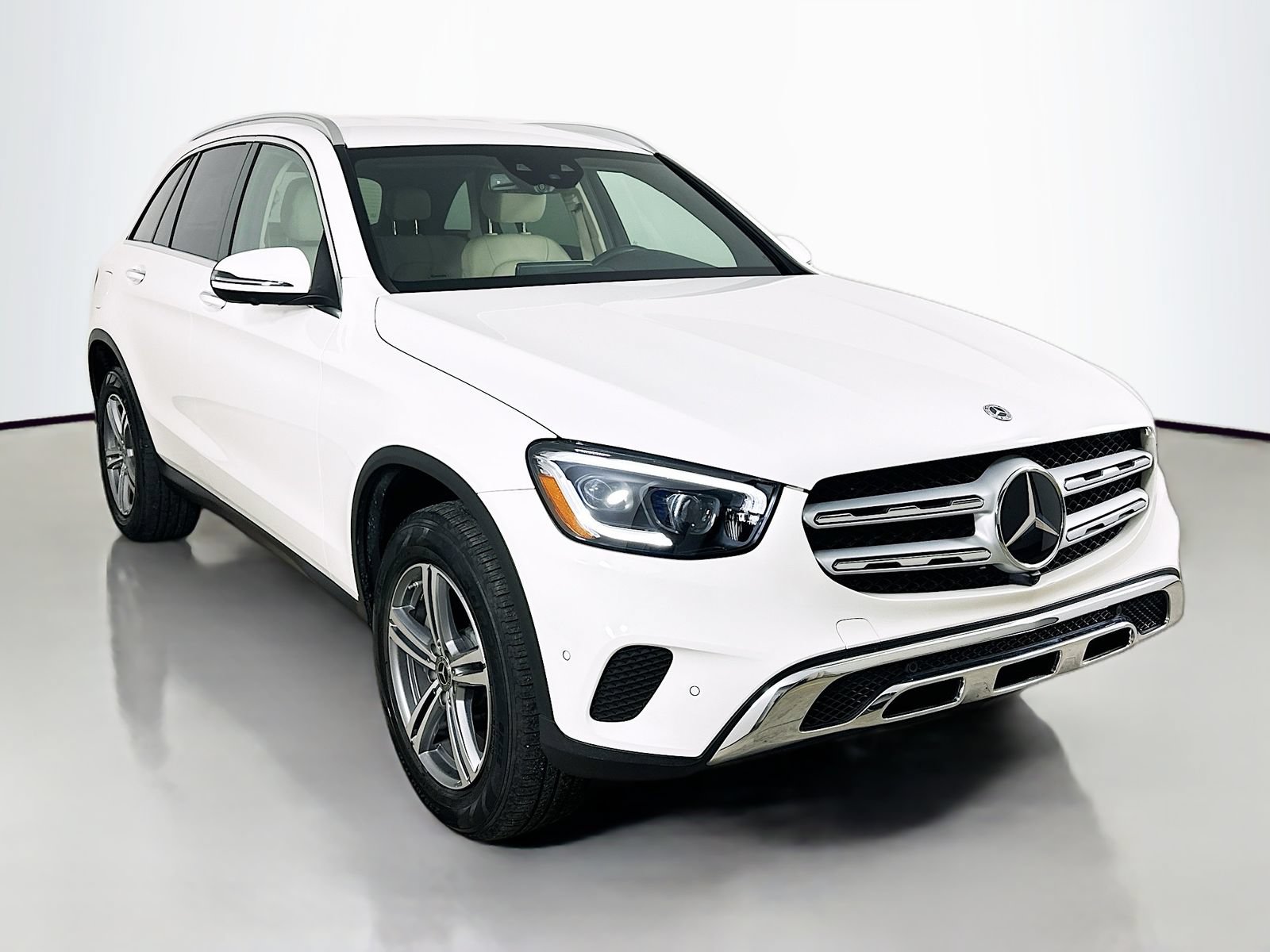 Used 2021 Mercedes-Benz GLC 300 4MATIC image 3