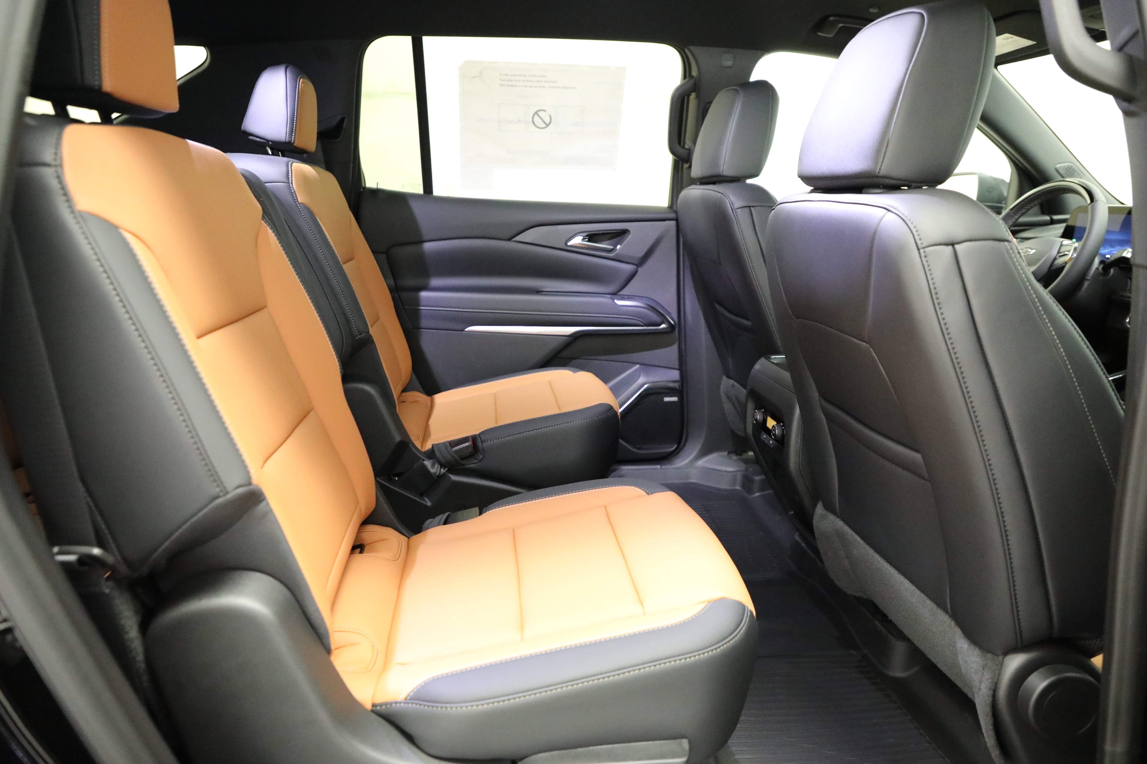 New 2027 Chevrolet Traverse Z71 w/ Enhanced Driving Package AWD/4WD image 10