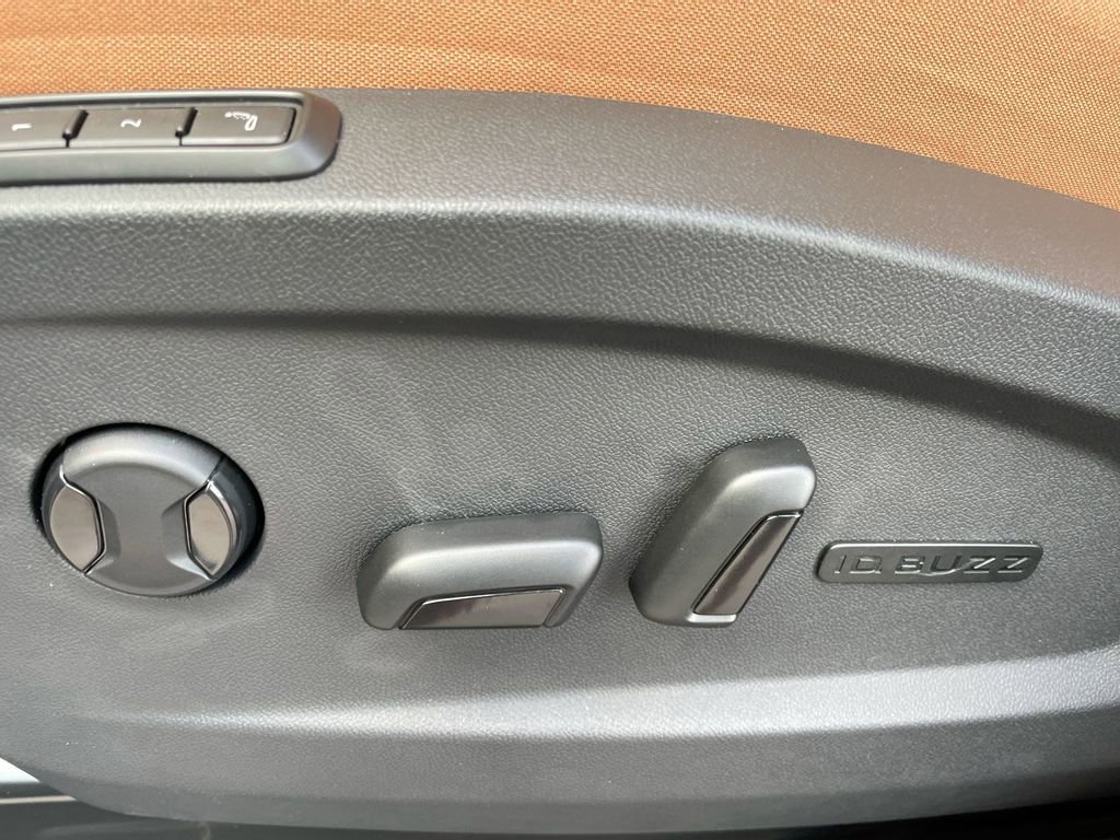 New 2025 Volkswagen ID. Buzz Pro S Plus image 39