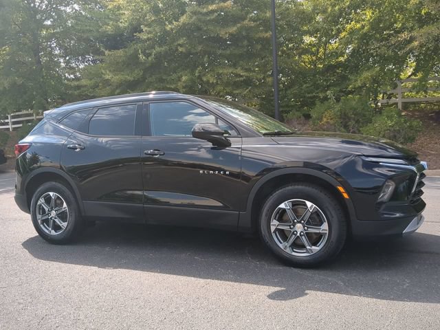Used 2024 Chevrolet Blazer LT w/ Convenience Package FWD image 2