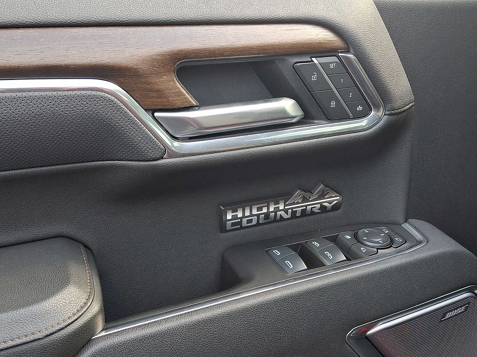 Used 2025 Chevrolet Silverado 1500 High Country w/ High Country Premium Package AWD/4WD image 13