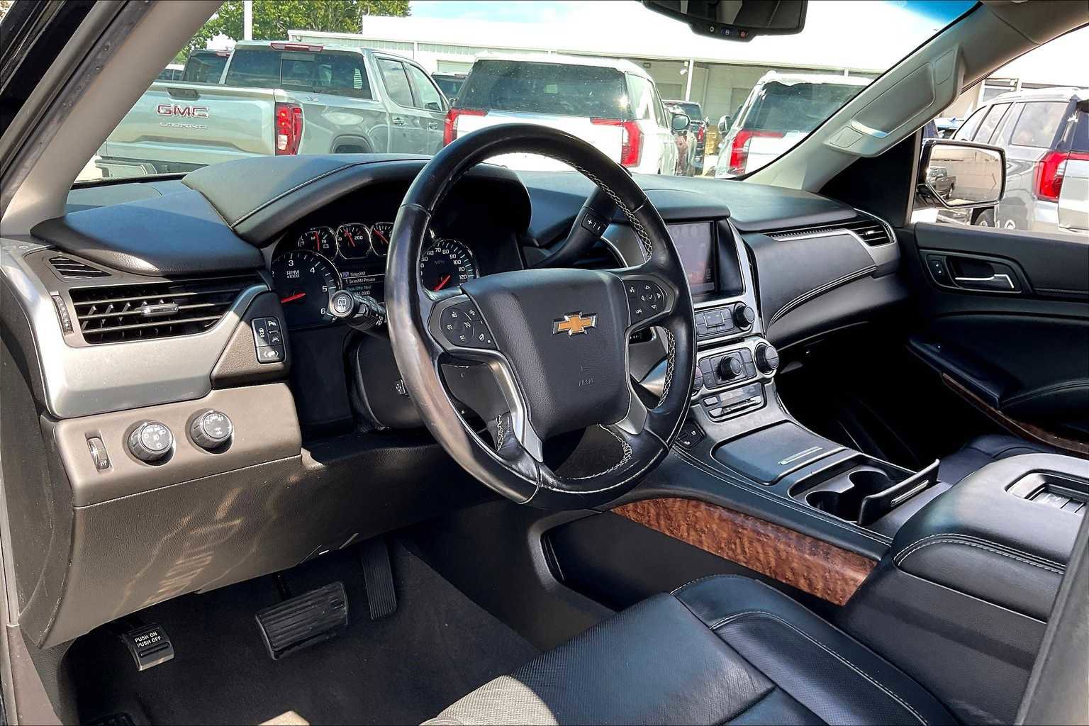 Used 2019 Chevrolet Suburban Premier image 16
