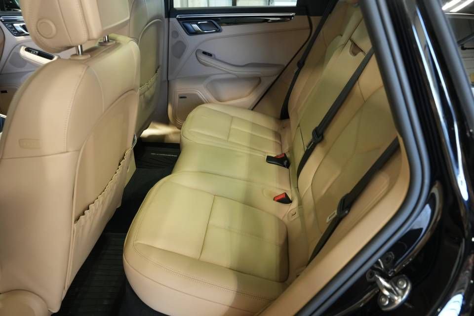Certified 2026 Porsche Macan AWD/4WD image 27