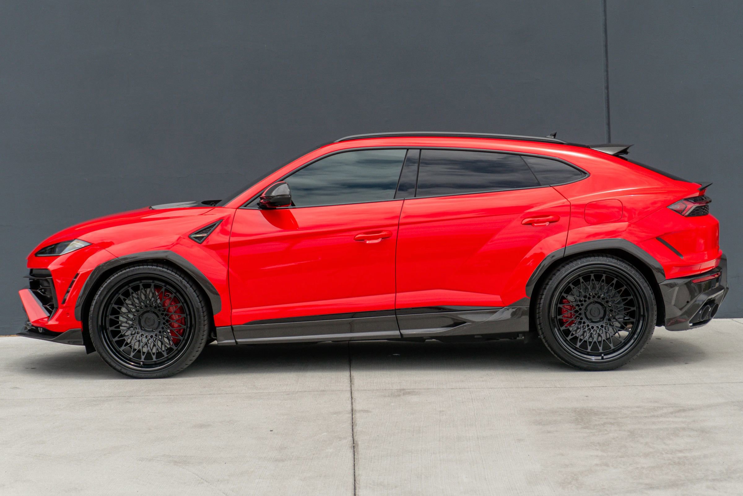 Used 2026 Lamborghini Urus SE AWD/4WD image 2