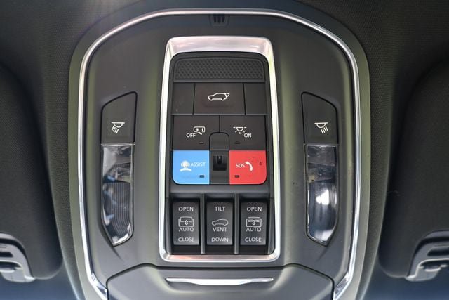 Used 2024 Jeep Wagoneer Series II AWD/4WD image 37