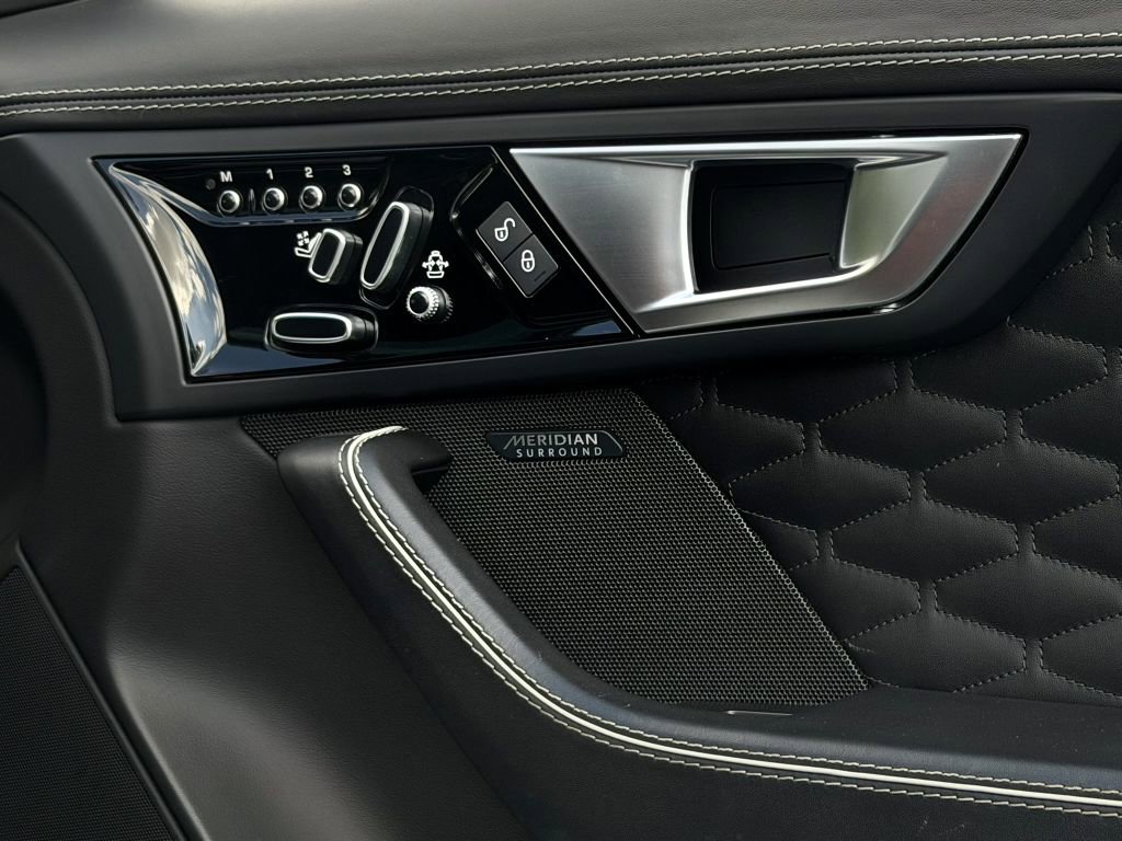 Used 2017 Jaguar F-TYPE SVR image 26