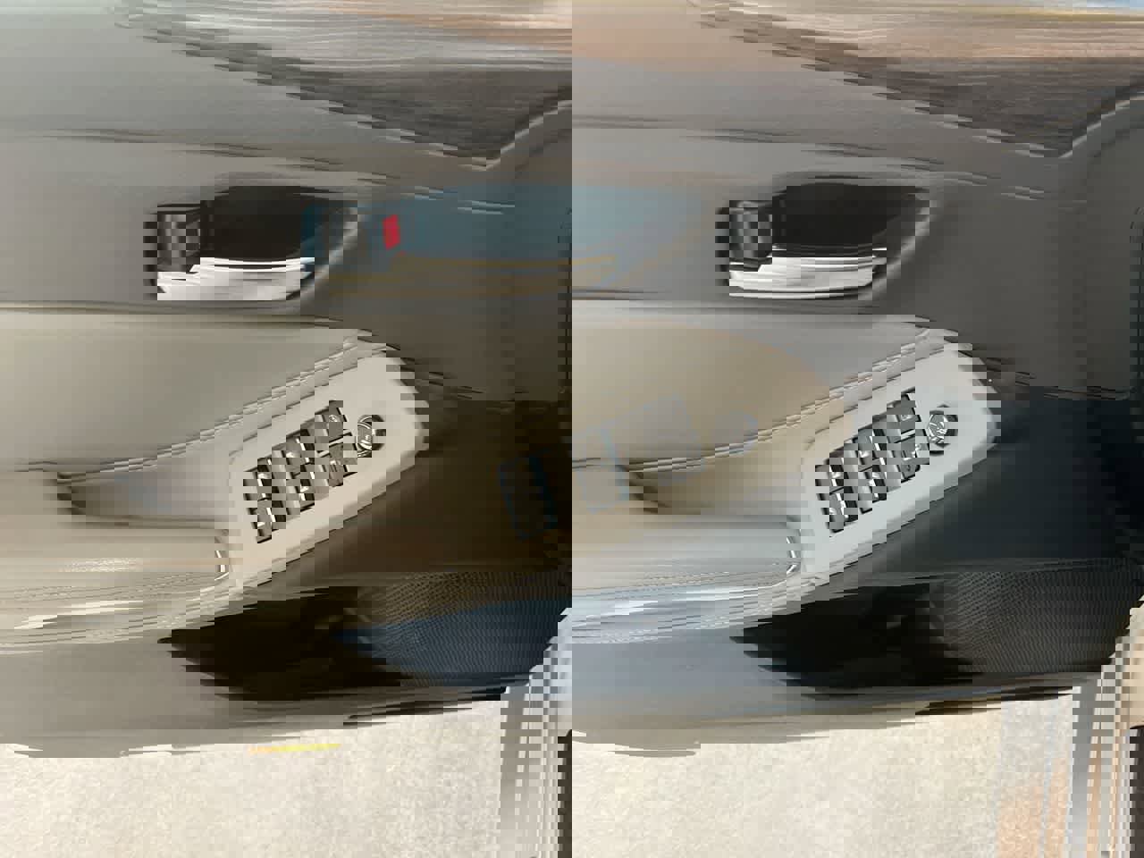 Used 2021 Toyota Avalon XLE image 13