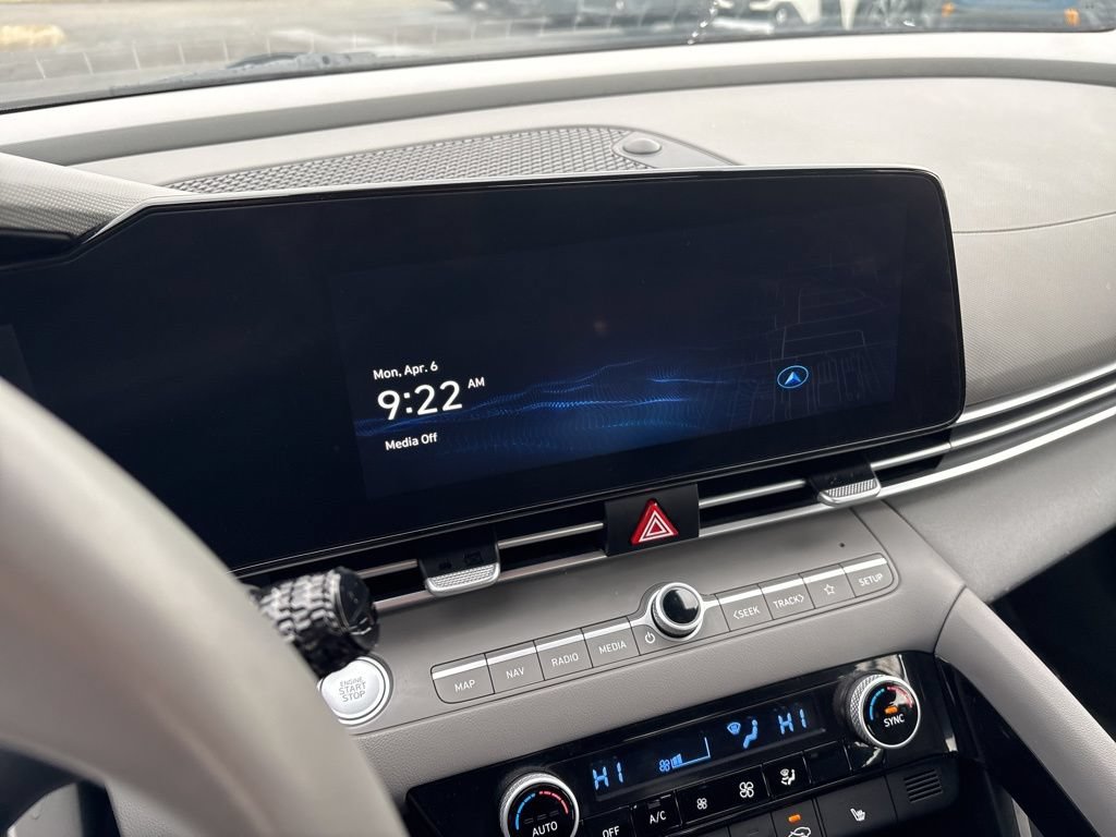 Used 2023 Hyundai Elantra SEL w/ Convenience Package FWD image 17