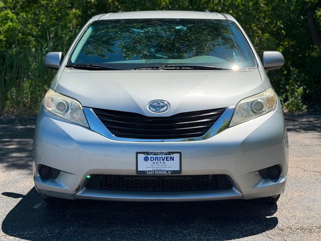 Used 2012 Toyota Sienna LE FWD image 2