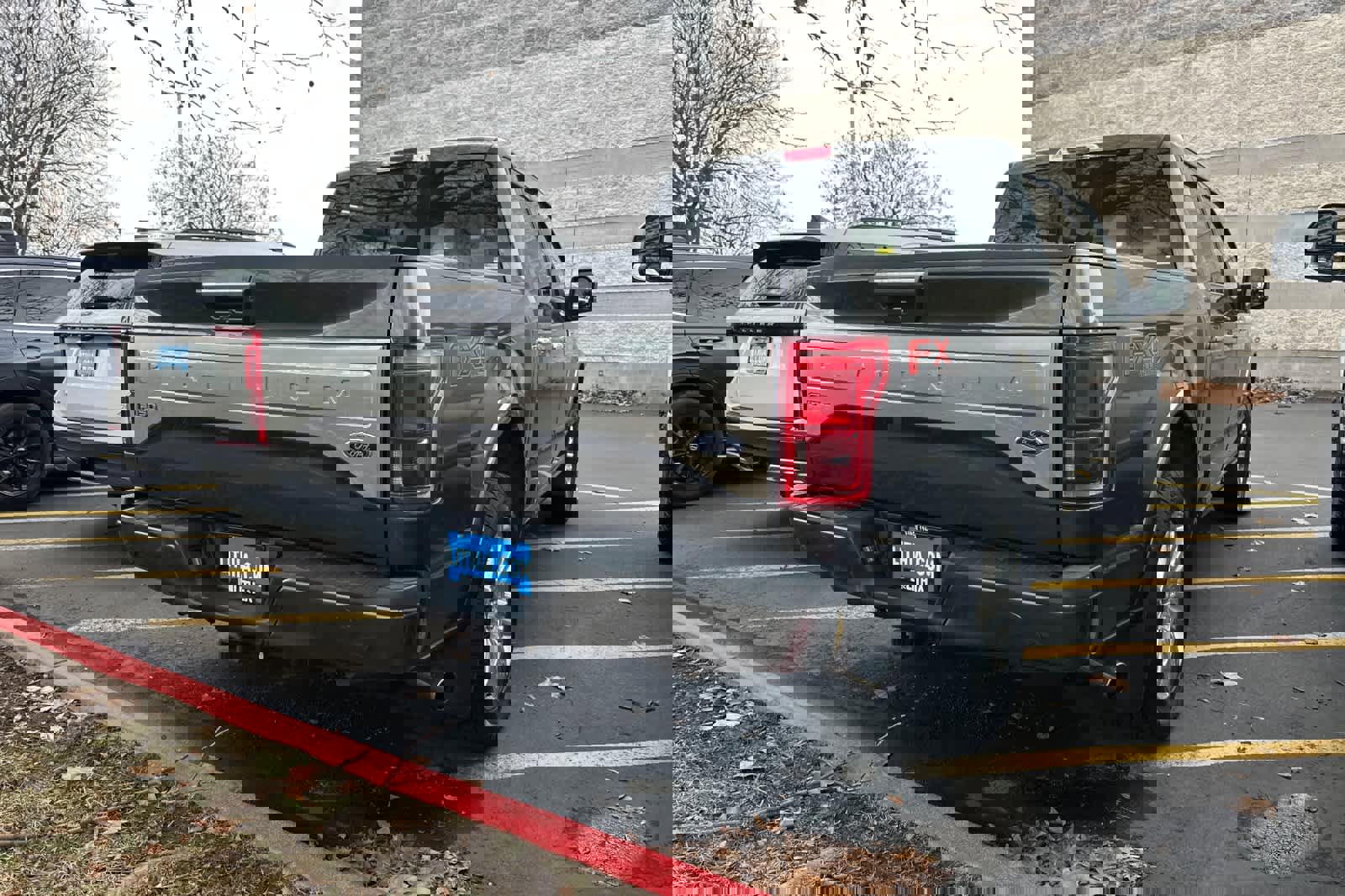 Used 2015 Ford F150 Platinum w/ Equipment Group 701A Luxury image 2