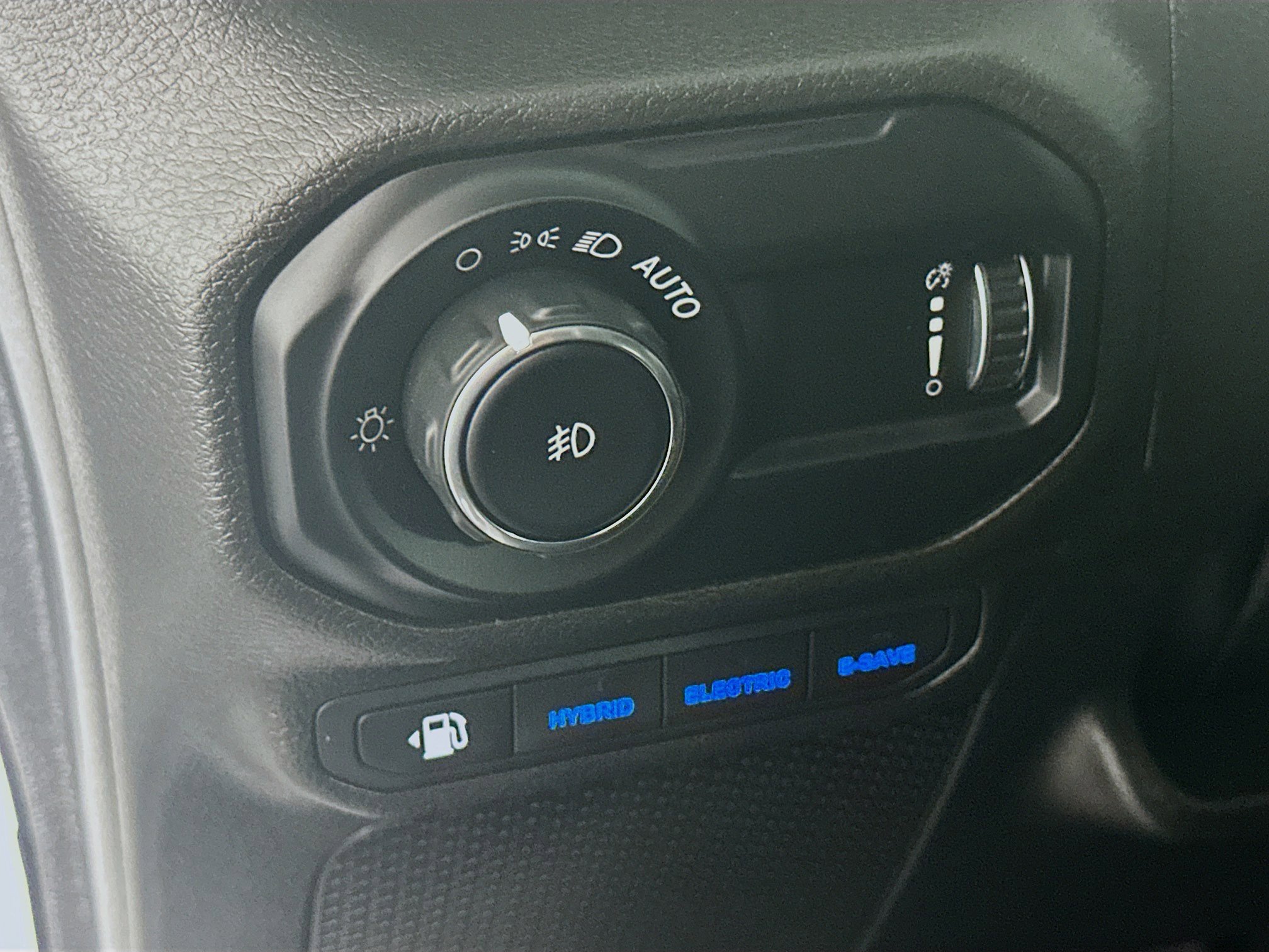 Used 2023 Jeep Wrangler Sahara w/ Cold Weather Group image 16