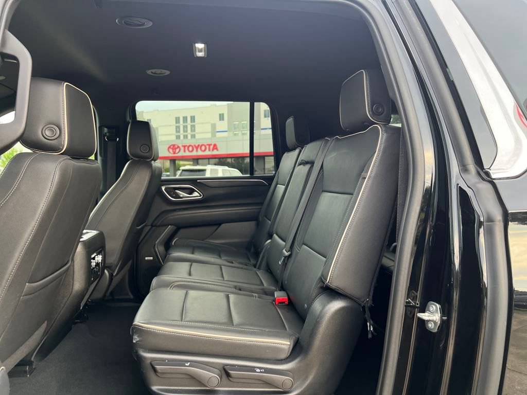 Used 2023 GMC Yukon XL SLT AWD/4WD image 26