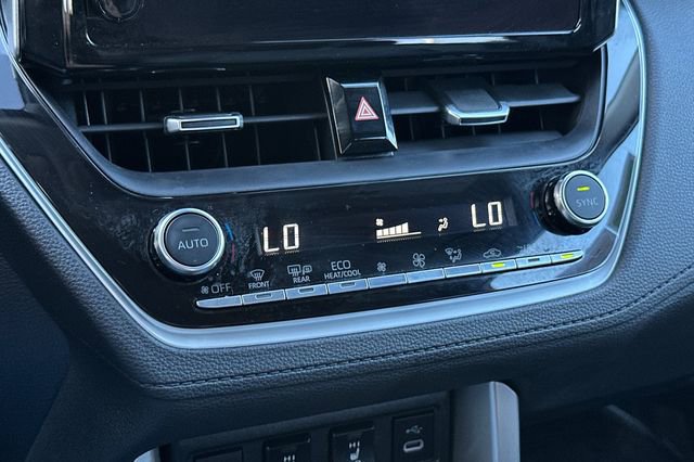 Used 2024 Toyota Corolla Cross XLE w/ Convenience Package image 22