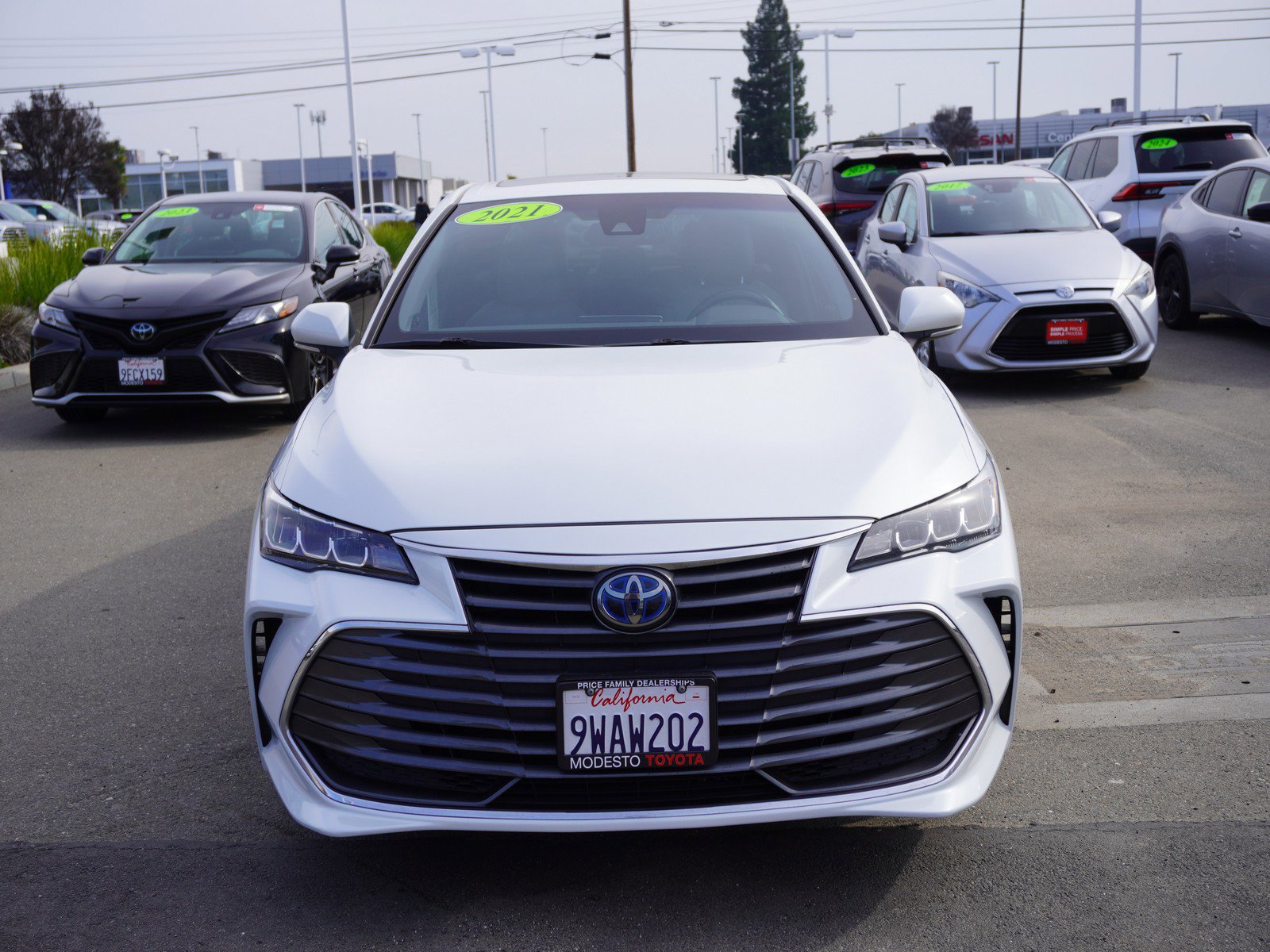 Used 2021 Toyota Avalon XLE w/ Moonroof Package image 4
