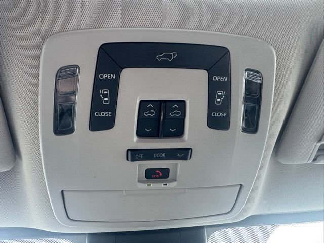 Used 2024 Toyota Sienna XLE image 31
