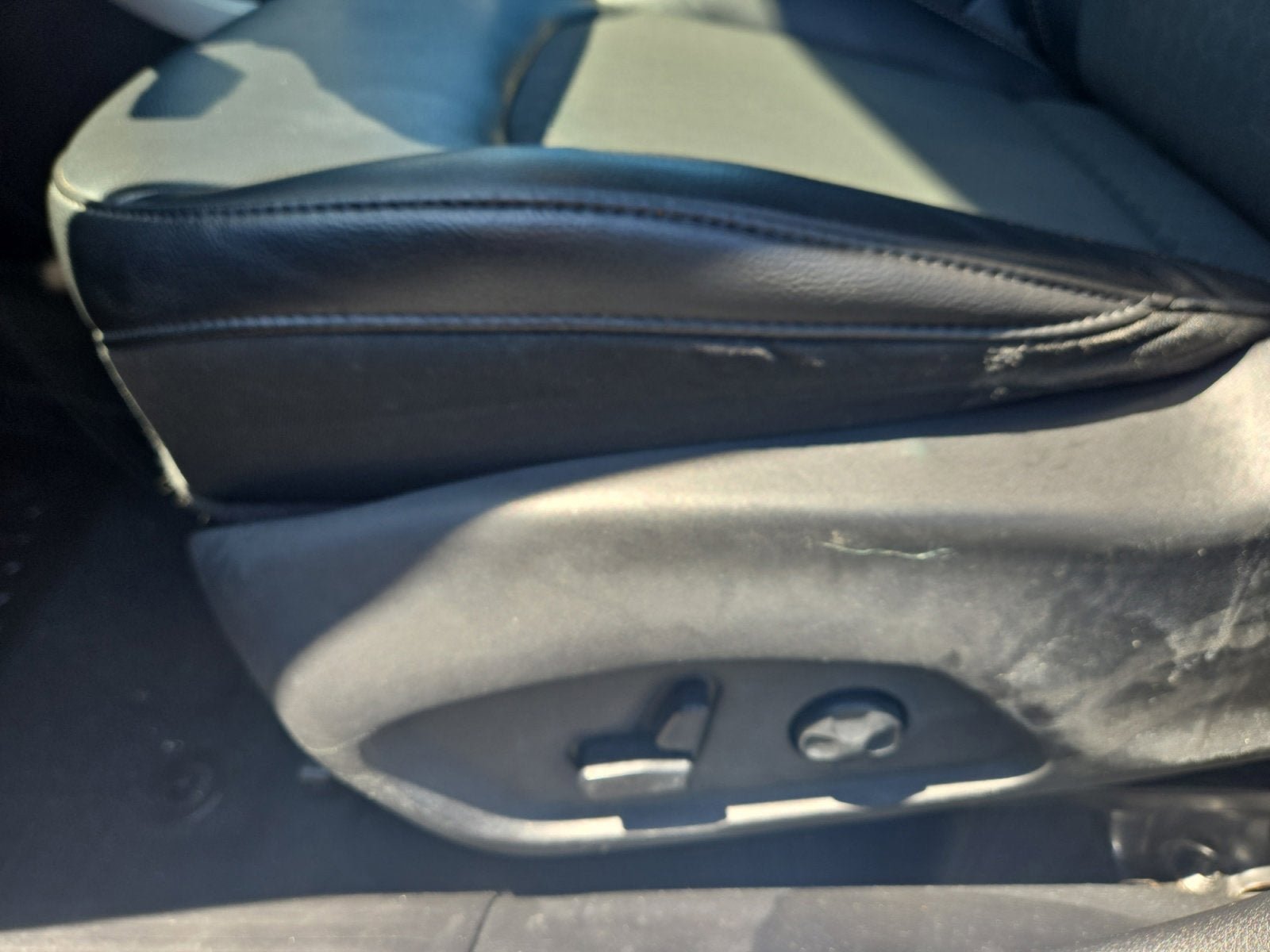 Used 2018 Jeep Compass Latitude w/ Cold Weather Group FWD image 12