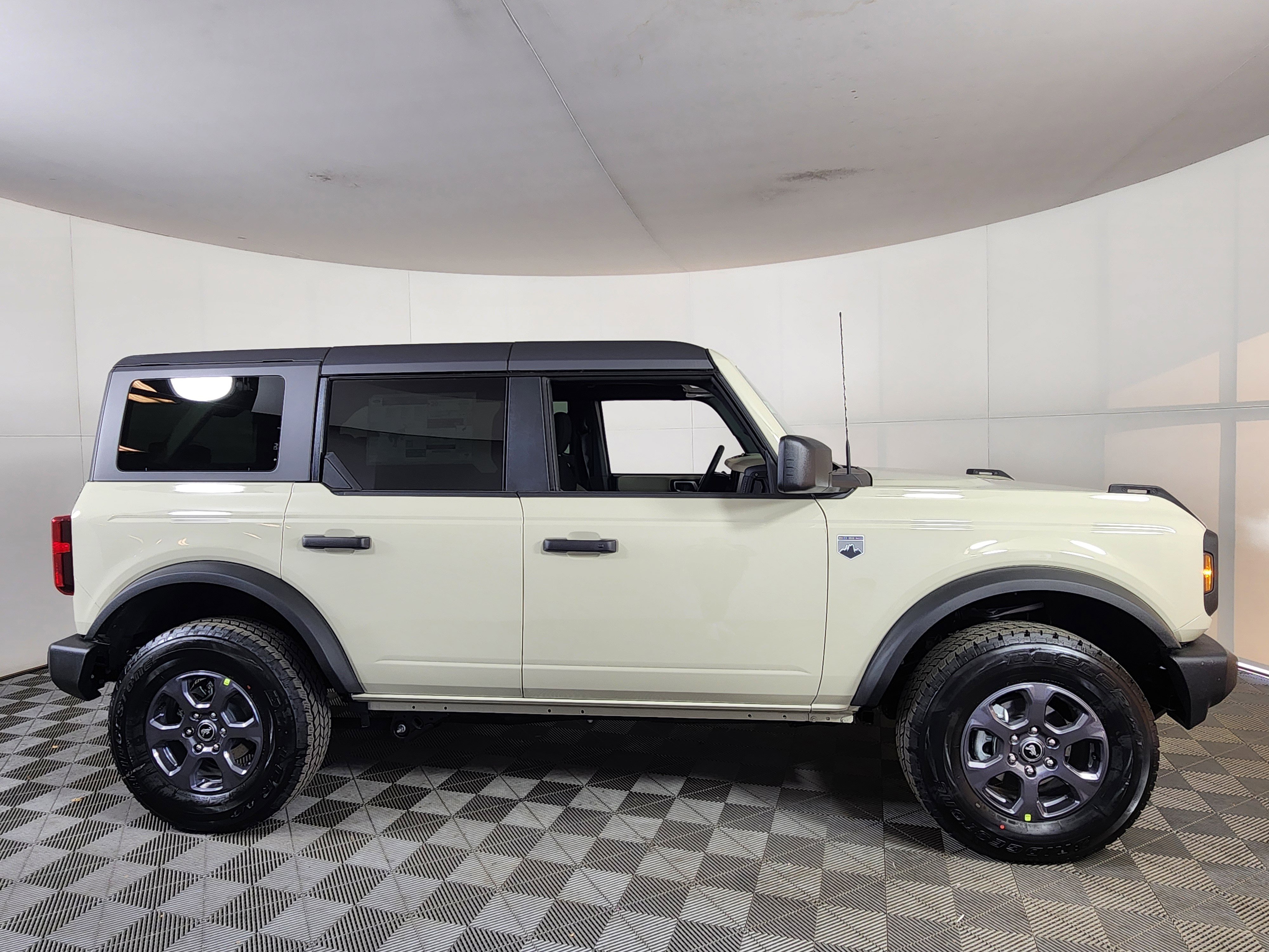 New 2025 Ford Bronco Big Bend image 8