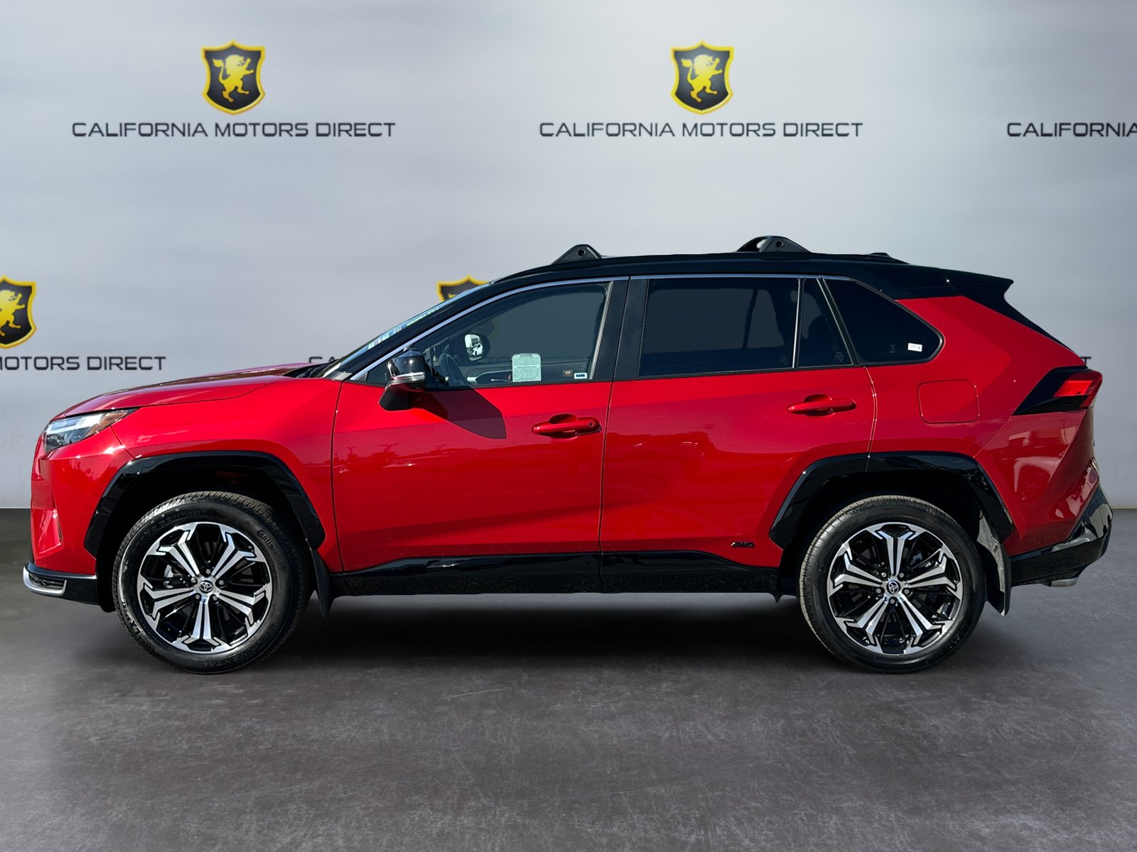 Used 2025 Toyota RAV4 XSE AWD/4WD image 2