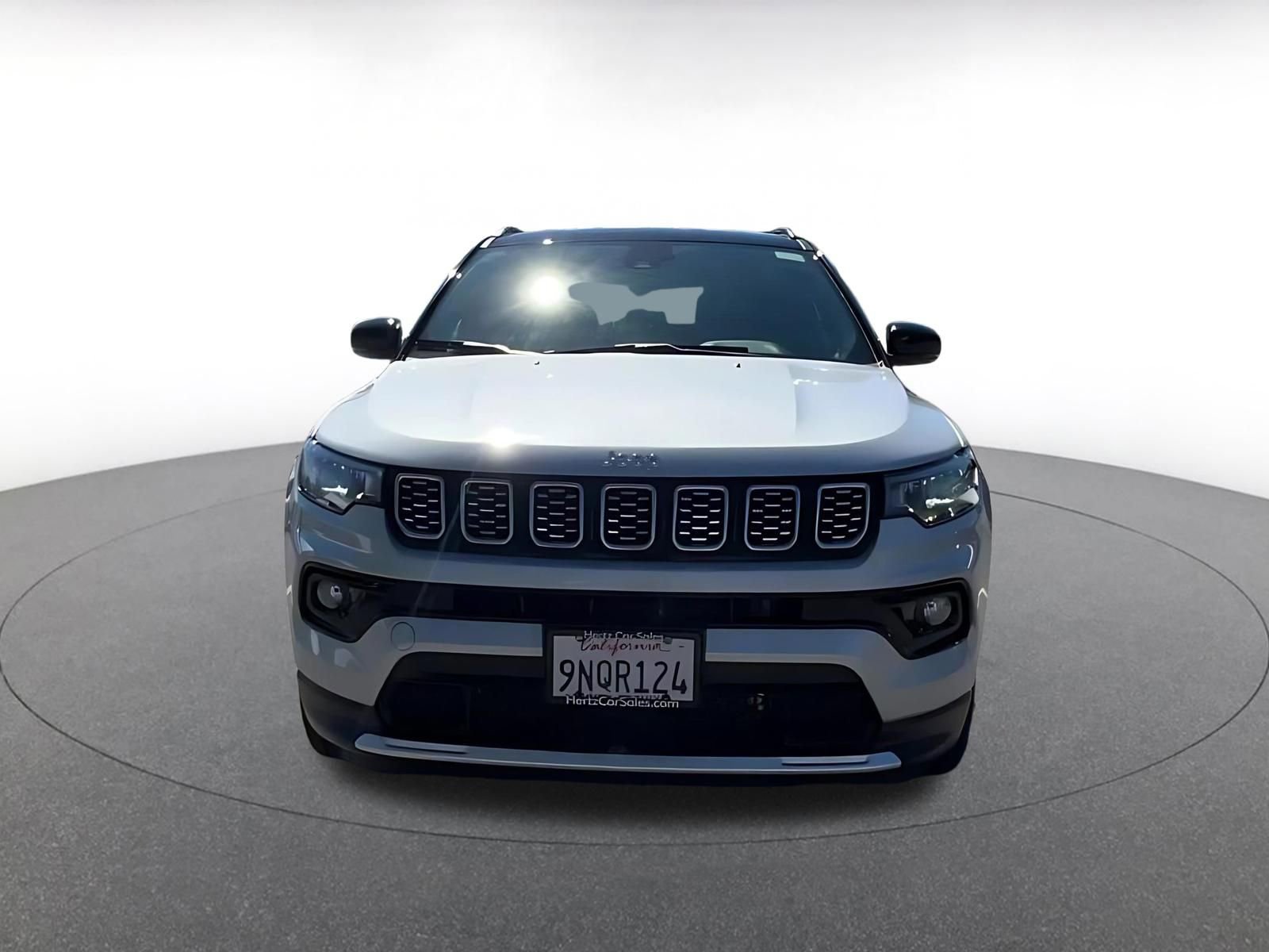 Used 2025 Jeep Compass Limited image 4